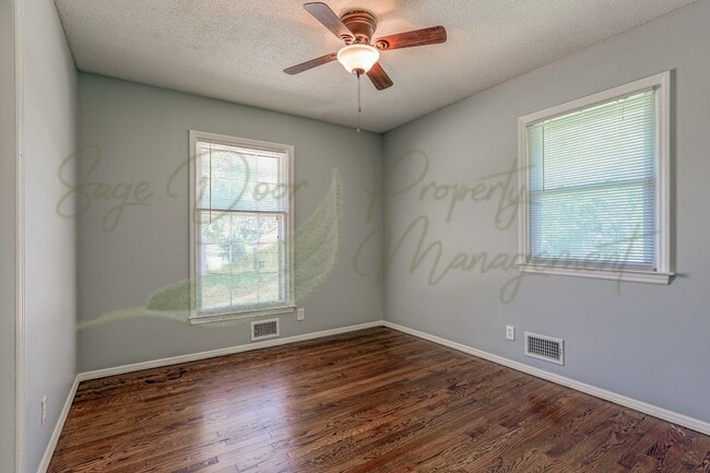 Building Photo - LOTS OF NATURAL SUNLIGHT!!!