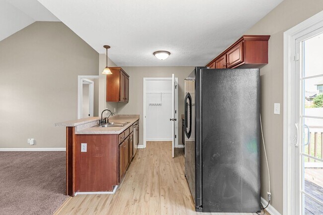 Building Photo - 3 Bedroom Pet Friendly Home For Rent Close...
