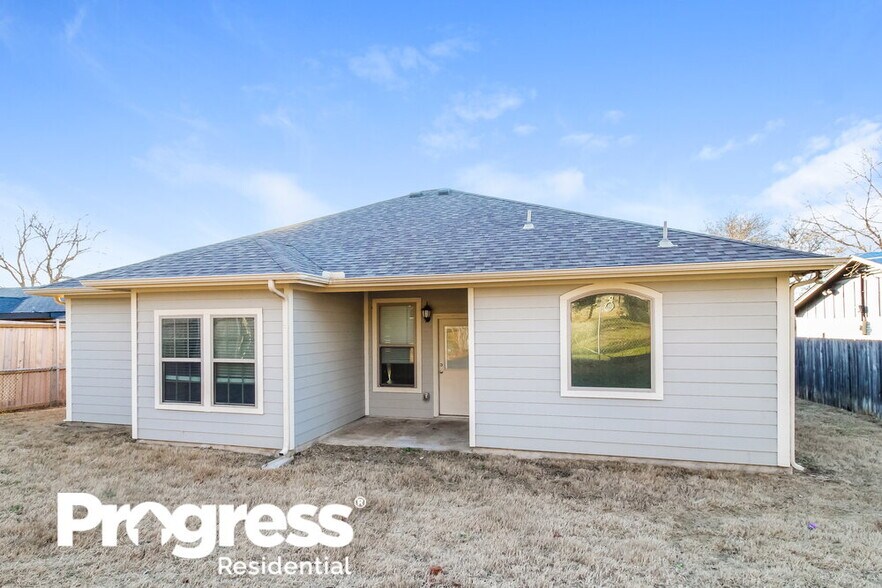 Building Photo - 1219 Saturn Dr