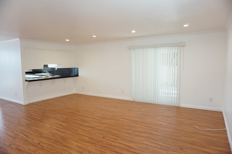 Building Photo - 4610 Densmore Ave