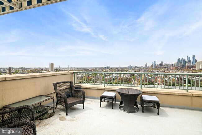 Building Photo - 717 S Christopher Columbus Blvd