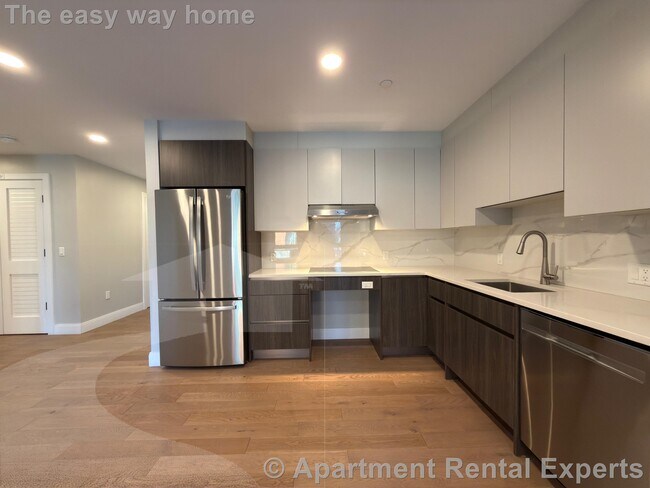 Building Photo - 9 Central St