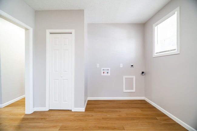 Building Photo - Updated 3 Bedroom Home for Rent! Large Yar...