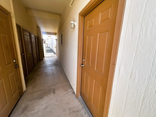 Building Photo - Prime Scottsdale Location! 2 bed 1.5 bath with community pool