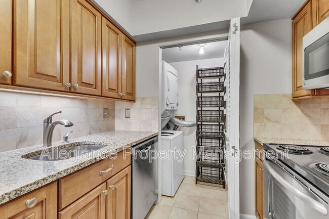 Building Photo - 1001 N Randolph St