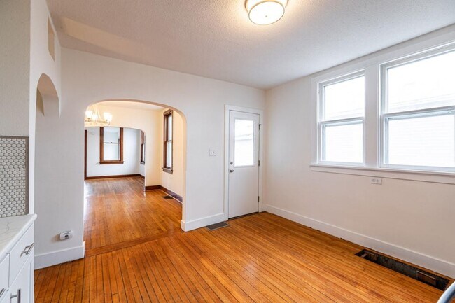 Building Photo - 3-4BR Rent or Rent to Own with New Kitchen and Garage!