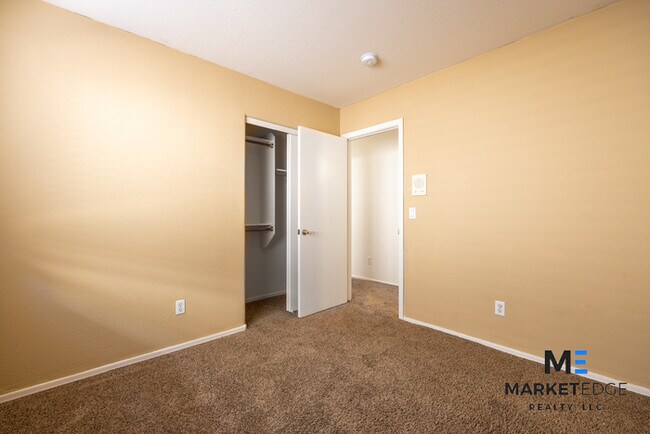 Building Photo - 3Bed/2Bath House at Litchfield Rd/Camelbac...