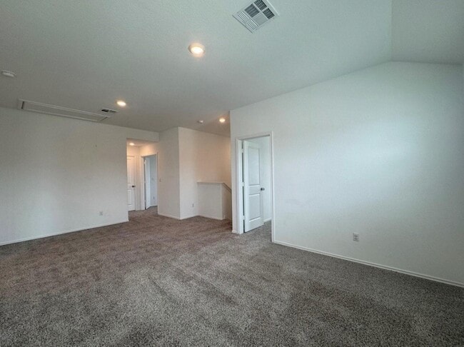 Building Photo - 208 Otter Rd