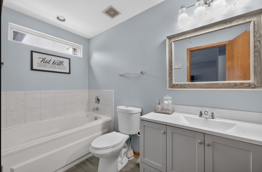 Building Photo - 949 Tanager Ct