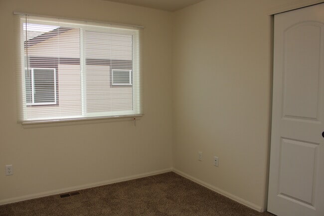 Building Photo - 3 bedroom, 2 bath in Severance!