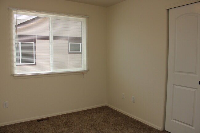 Building Photo - Like New Home Available in Severance!