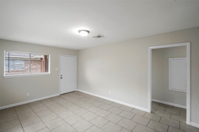 Building Photo - 904 Ellena Rd