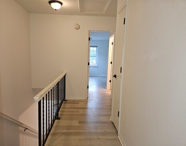 Building Photo - 519 Woodcrest Dr