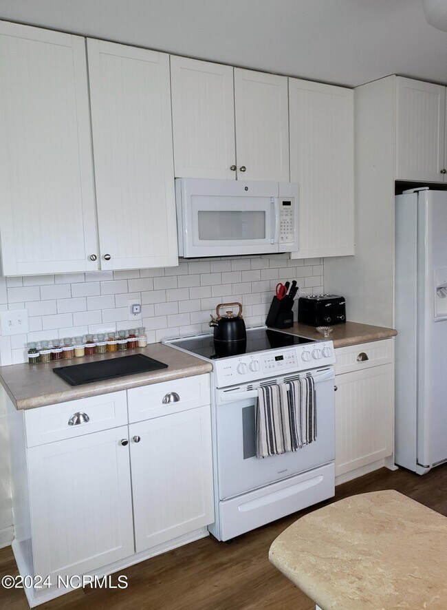 Building Photo - 809 Shakespeare Dr