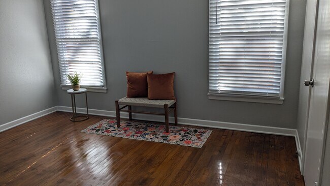 Building Photo - 2417 S Kennedy Ave