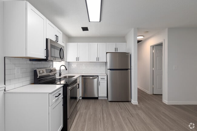 1BR, 1BA - 640SF Kitchen - Crossdale Flats