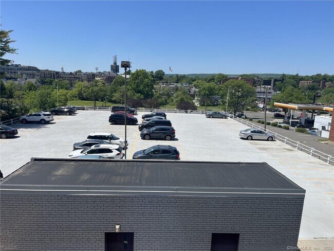 Building Photo - 893 Farmington Ave