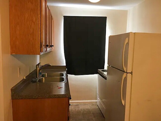 Building Photo - 7598 Boleyn Dr