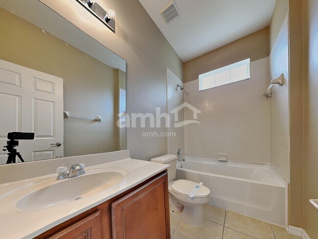 Building Photo - 10016 Caroline Park Dr