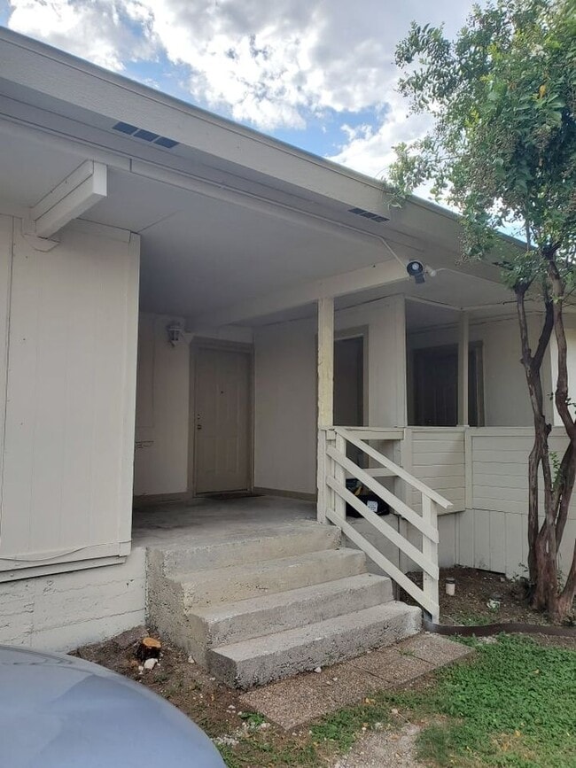Building Photo - 8133 Tanner Ave