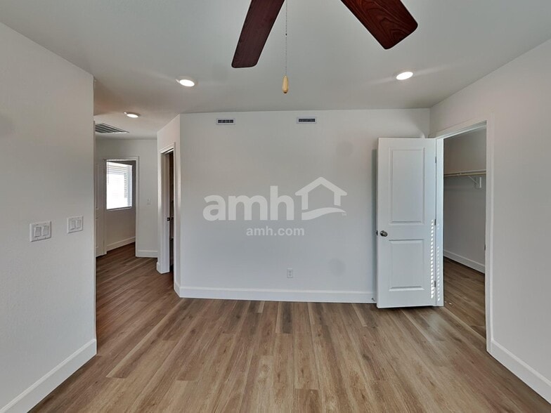 Building Photo - 6428 Marthas Vineyard Ave