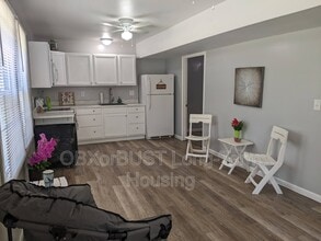 Building Photo - 105 Linden St