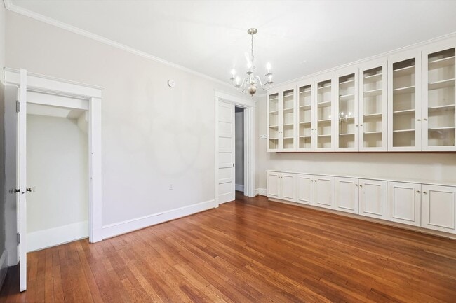 Building Photo - Newly Renovated: 4 Bed 2 Bath on 5th Stree...