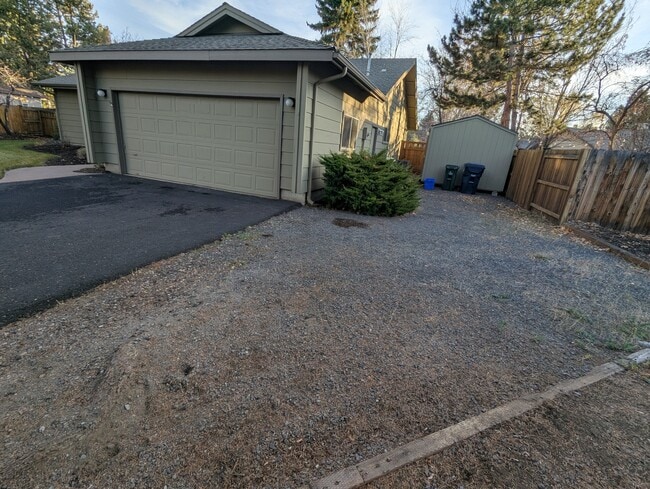 Building Photo - 1315 NE Paula Dr