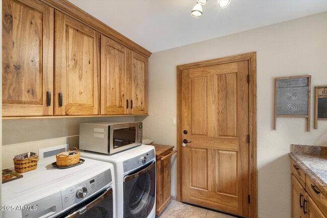 Building Photo - 25409 N Quail Haven Dr