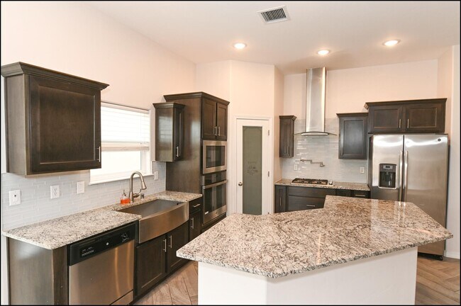 Building Photo - 14905 Tierra Haven Ave