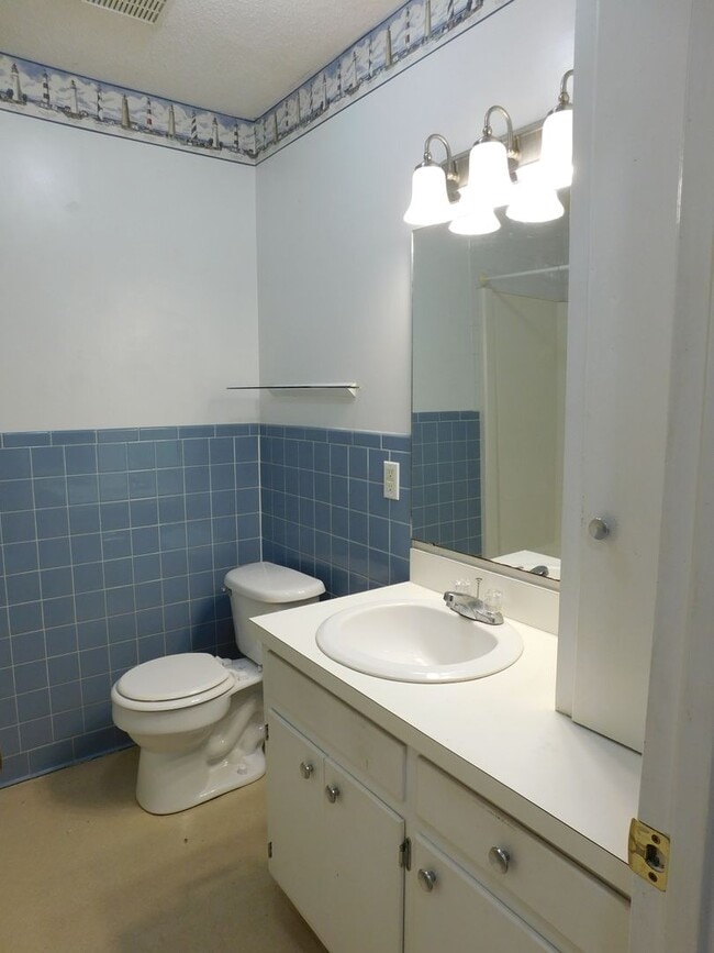 Building Photo - 1512 College Way