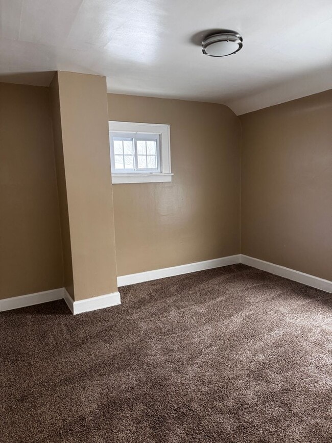 Building Photo - 912 Elbon Rd