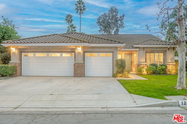 Building Photo - 1220 Dincara Rd