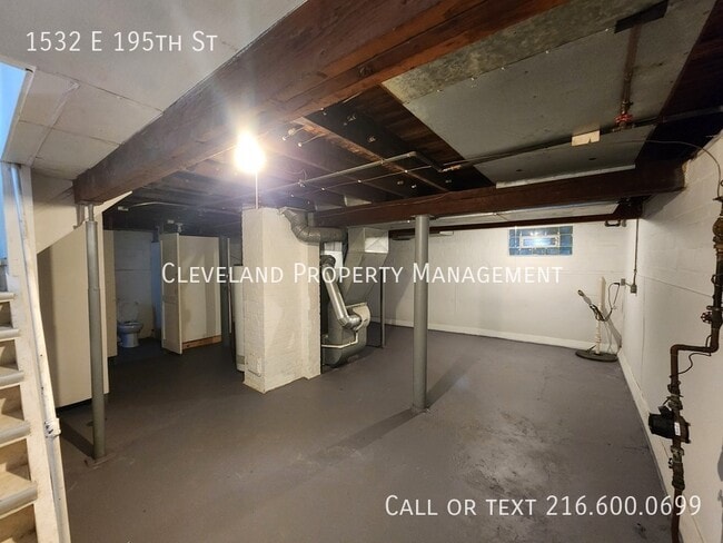 Building Photo - 1532 E 195th St