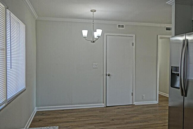 Building Photo - 2903 Bayless Dr SW