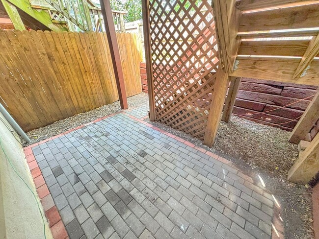 Building Photo - 5 Bedroom Home in VCU Area - Move in Speci...
