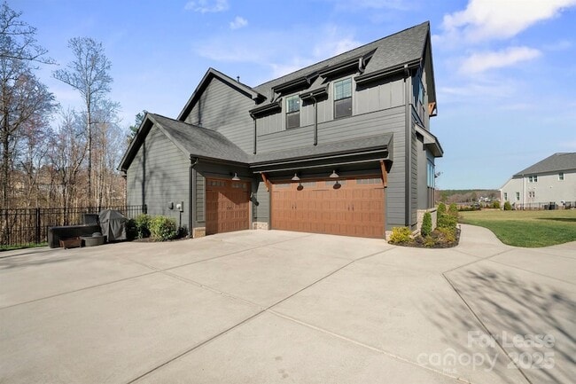Building Photo - 180 Twin Sisters Ln