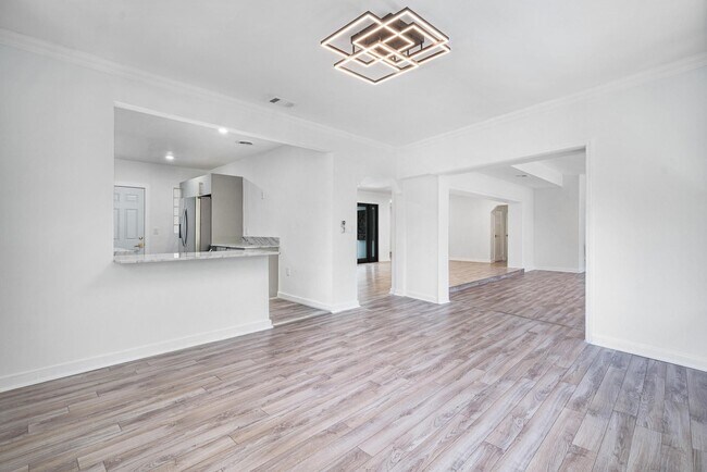Building Photo - 7810 Beach View Dr