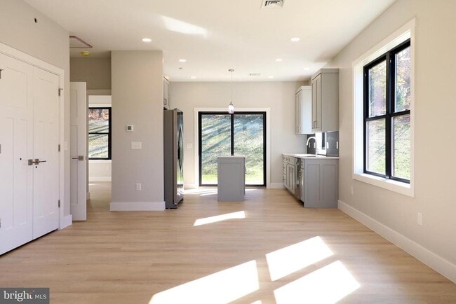 Building Photo - 106 Elly Dr