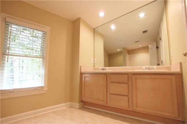 Building Photo - Home available February 2026!