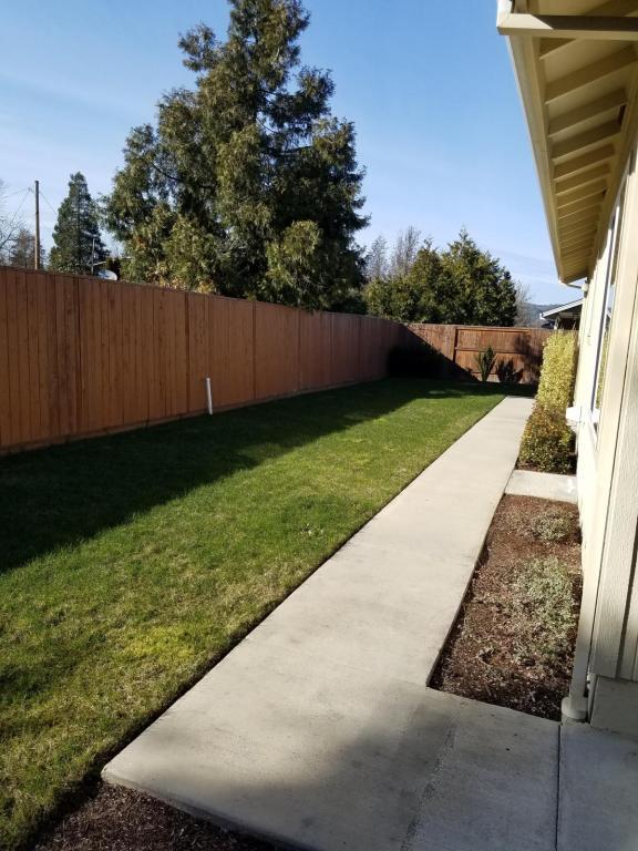Building Photo - 1042 SW Princeton Pl