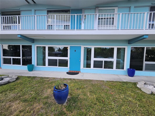 Building Photo - 733 NW 30th Ct