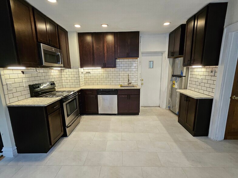 Building Photo - 7012 Forsyth Blvd