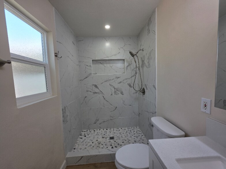 Building Photo - 24542 San Marcos Dr