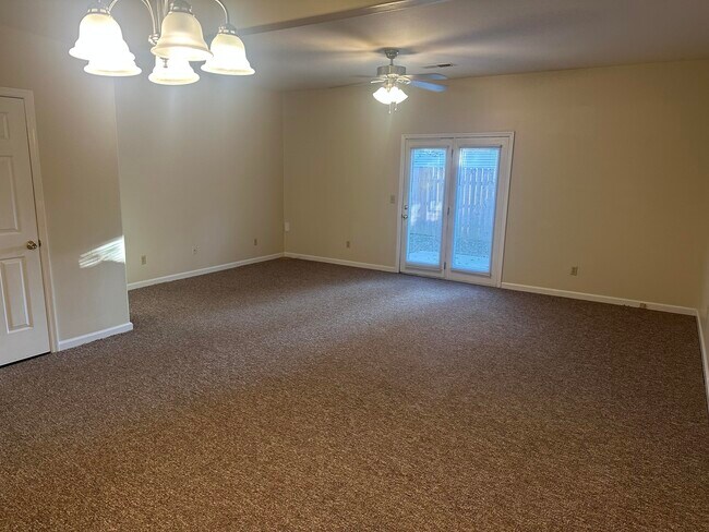 Building Photo - 2005 River Ridge Rd