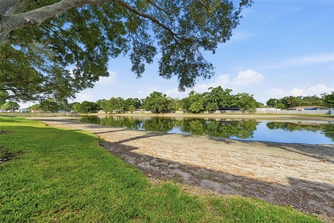 Building Photo - 3821 N Oak Dr