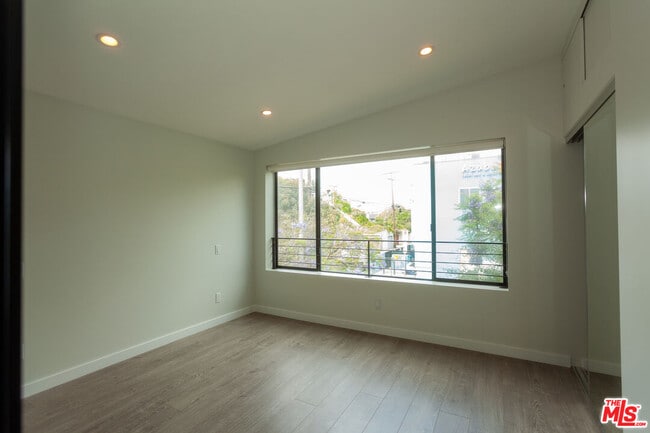 Building Photo - 3015 Ocean Ave