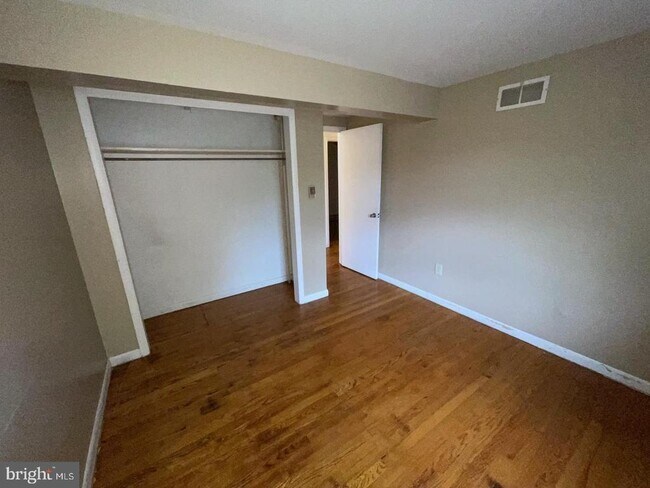 Building Photo - 1499 VALLEY