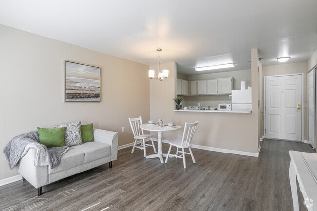 1BR, 1BA - 570SF - Living Room - Eagle Grove Apartments