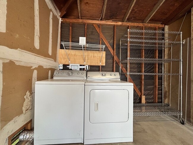 Building Photo - Charming 2BD/1BA Home in Morena with Large Yard, In-Unit Laundry & Detached Garage